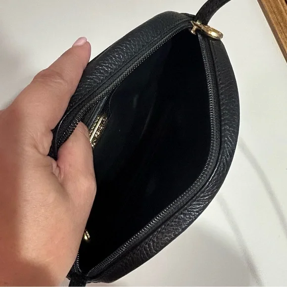 Vintage Fendi Black Crossbody Bag with Gold Detail - Picture 3 of 10